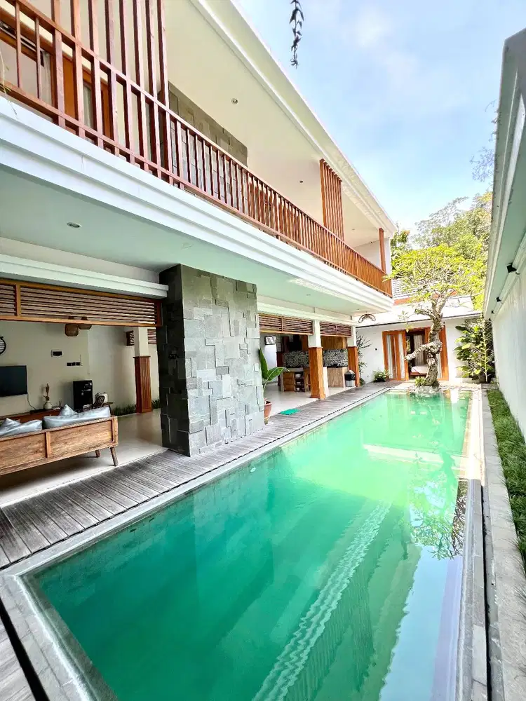 Villa Tropis dengan Kolam Renang Pribadi di Balecatur