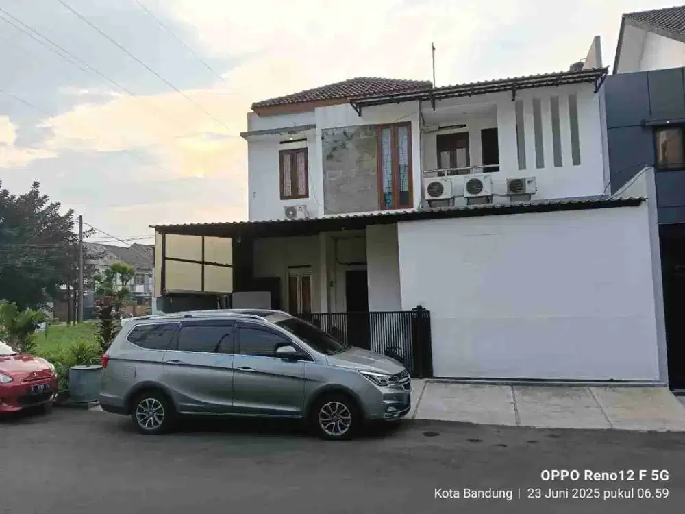Rumah 2,5 lt di Mekar Wangi luas hampir 200 m dengan Kamar tidur 5+1 dan Kmar mandi 4