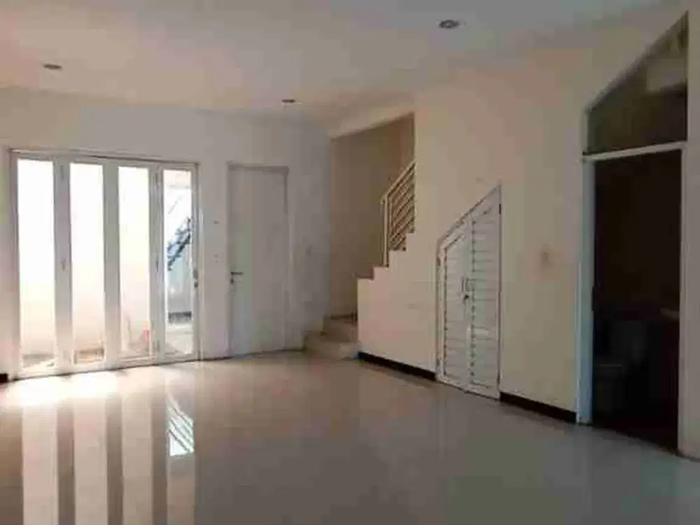 Dijual Rumah TKI Taman Kopo Indah 5, Siap Huni - 2 lantai