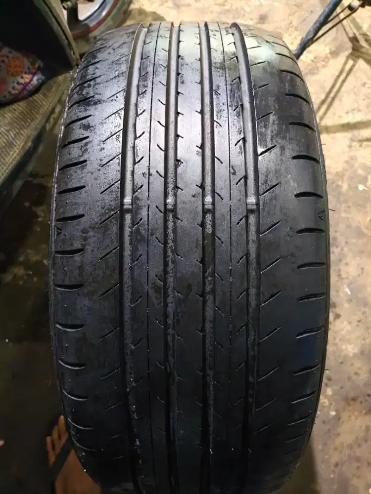 1 buah ban mobil 225/45 R17 ketebalan 95% bintik tubles tahun muda
