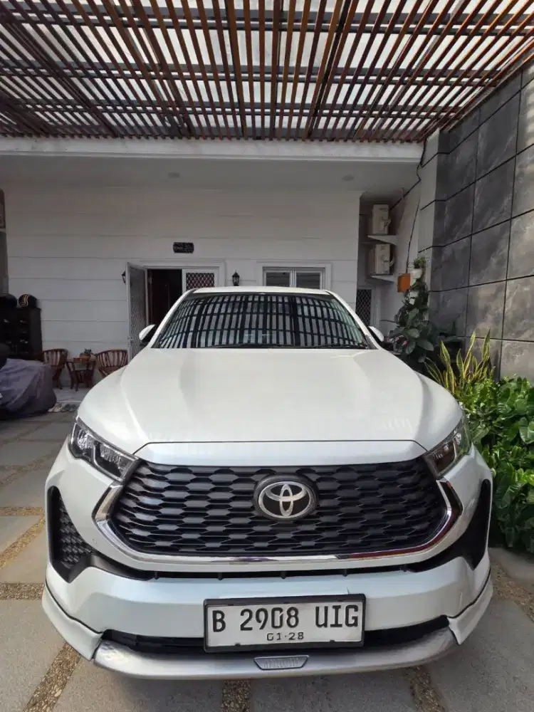 Jual BU Innova Zenix Putih 2.0 V At 2022 km 31rb