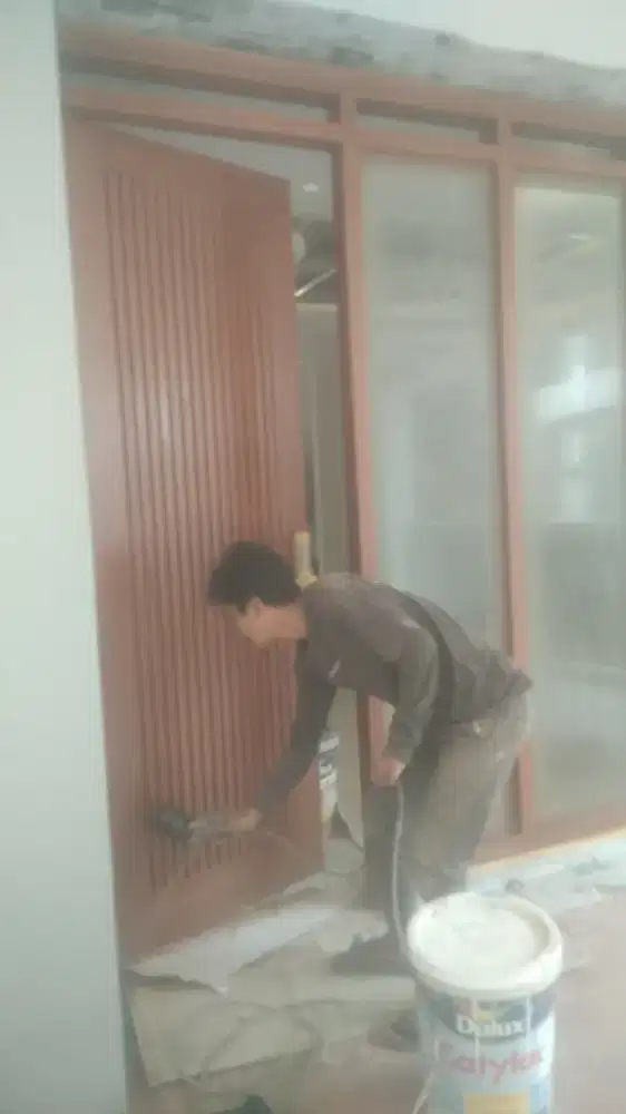 Tukang cat Duco melamic kusen kayu