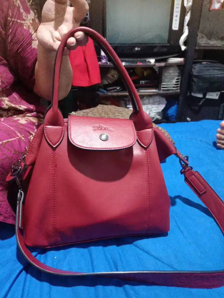 Tas longchamp merah