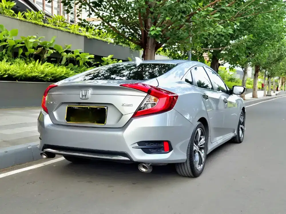 Civic Rs Turbo Sedan 2020 Silver km rendah pribadi Cash