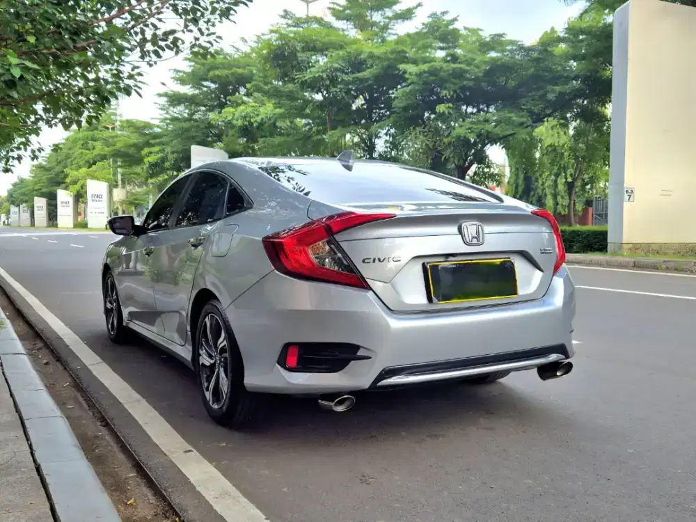Civic Rs Turbo Sedan 2020 Silver km rendah pribadi Cash