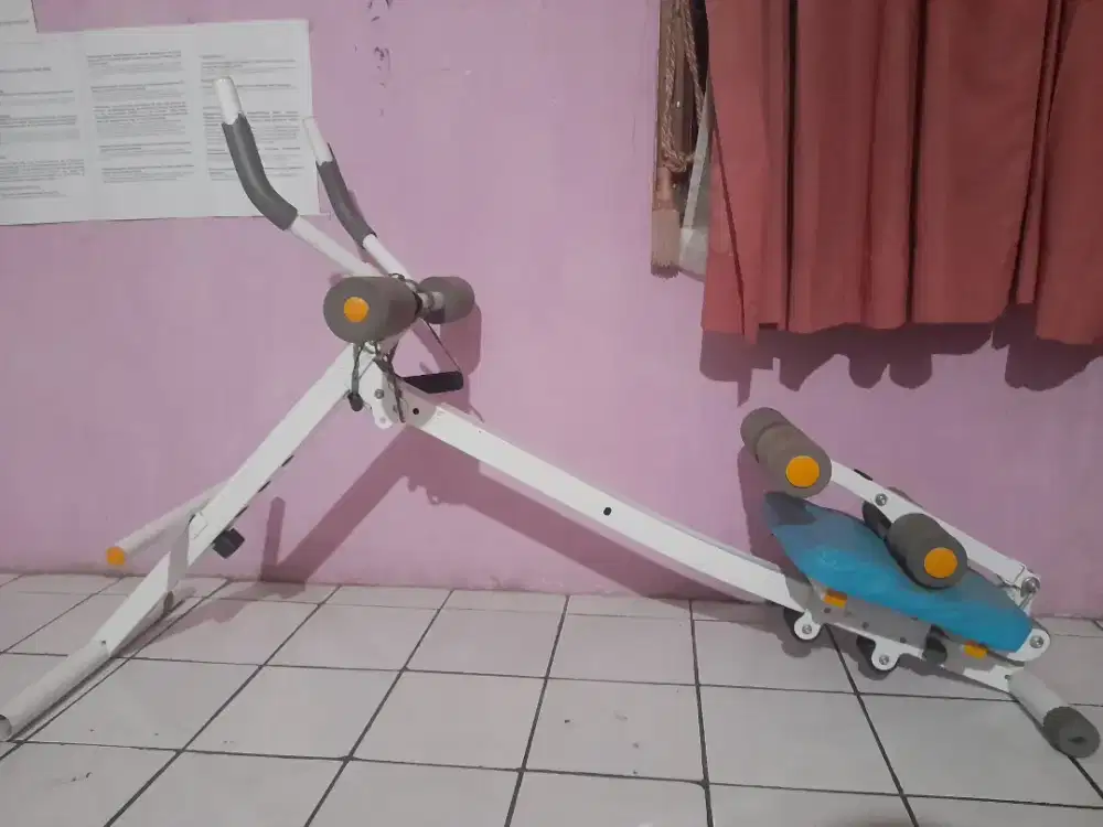 Alat fitness pengecil perut