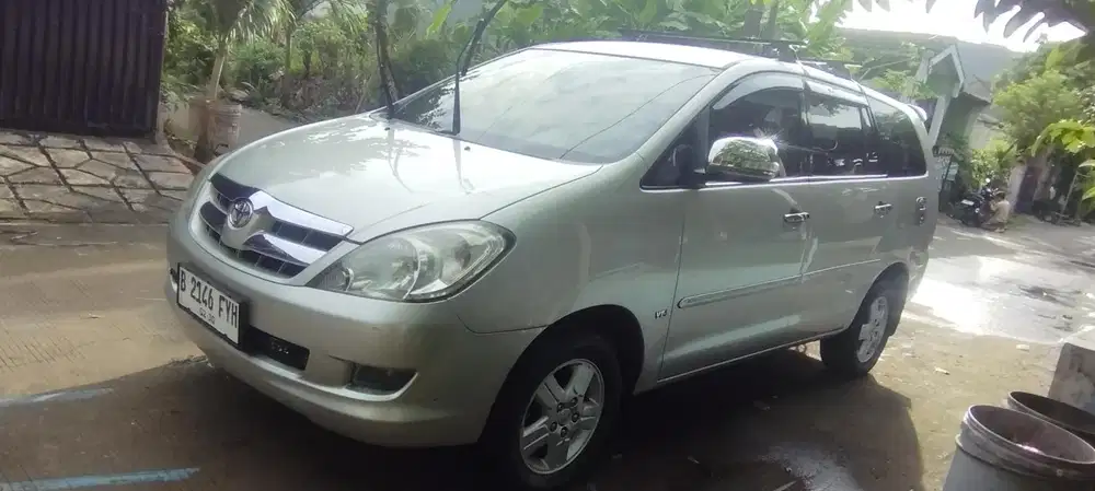 Toyota Kijang Innova 2004 Bensin
