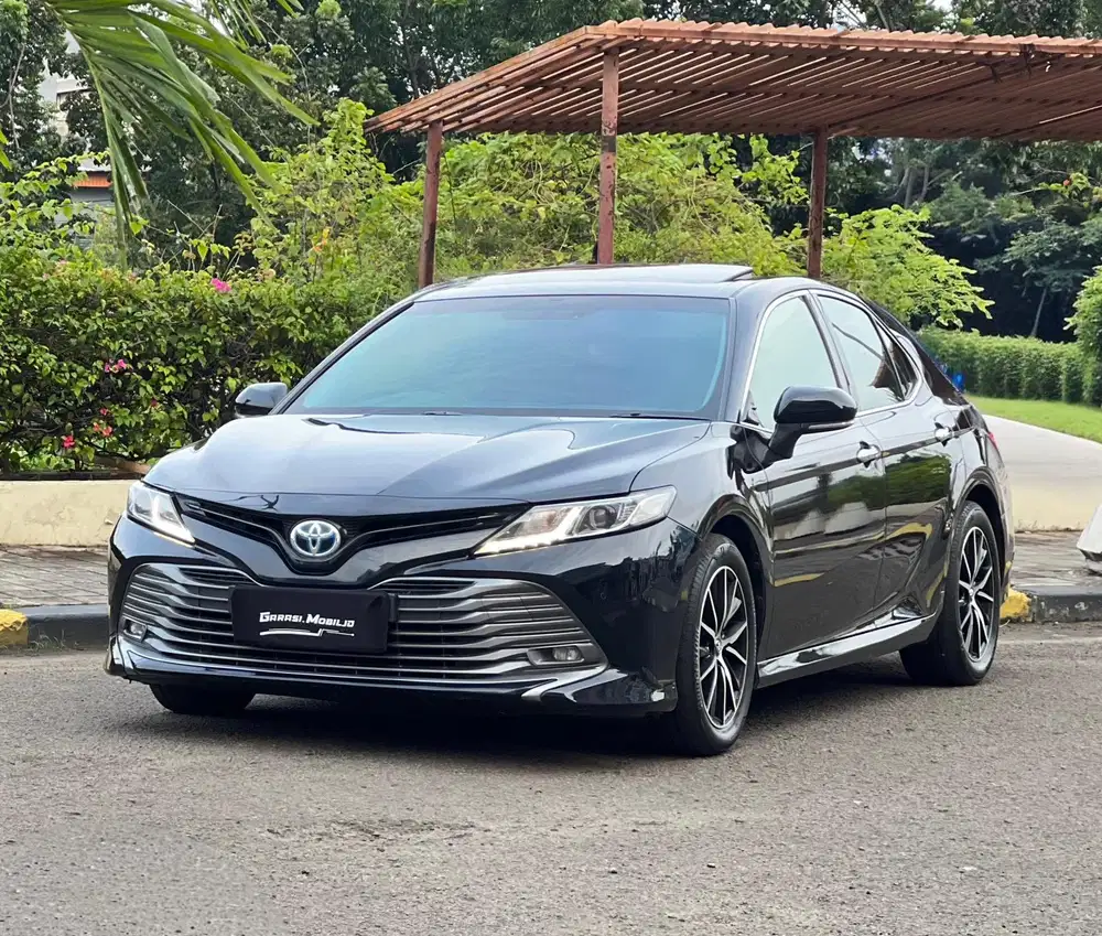 Toyota Camry V 2.5 AT 2021 / Termurah
