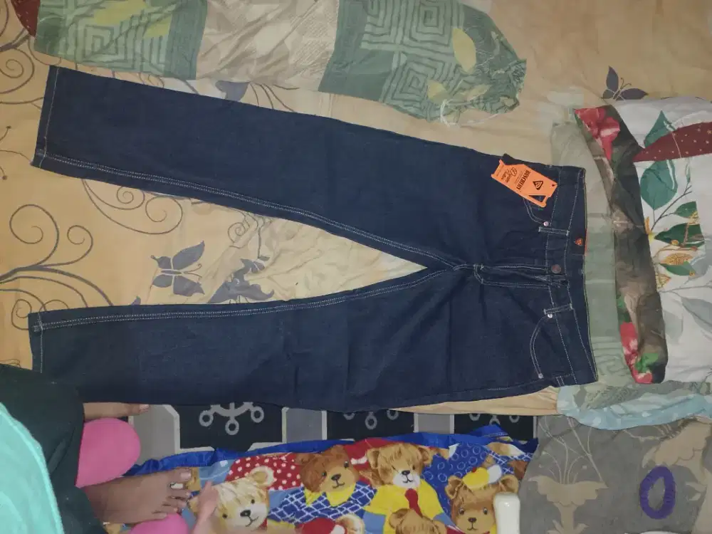 Celana Levis pria BARU