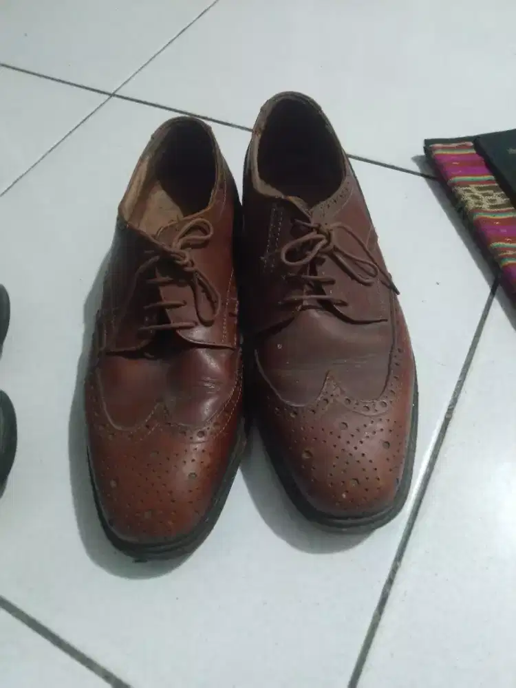Sepatu fantofel coklat