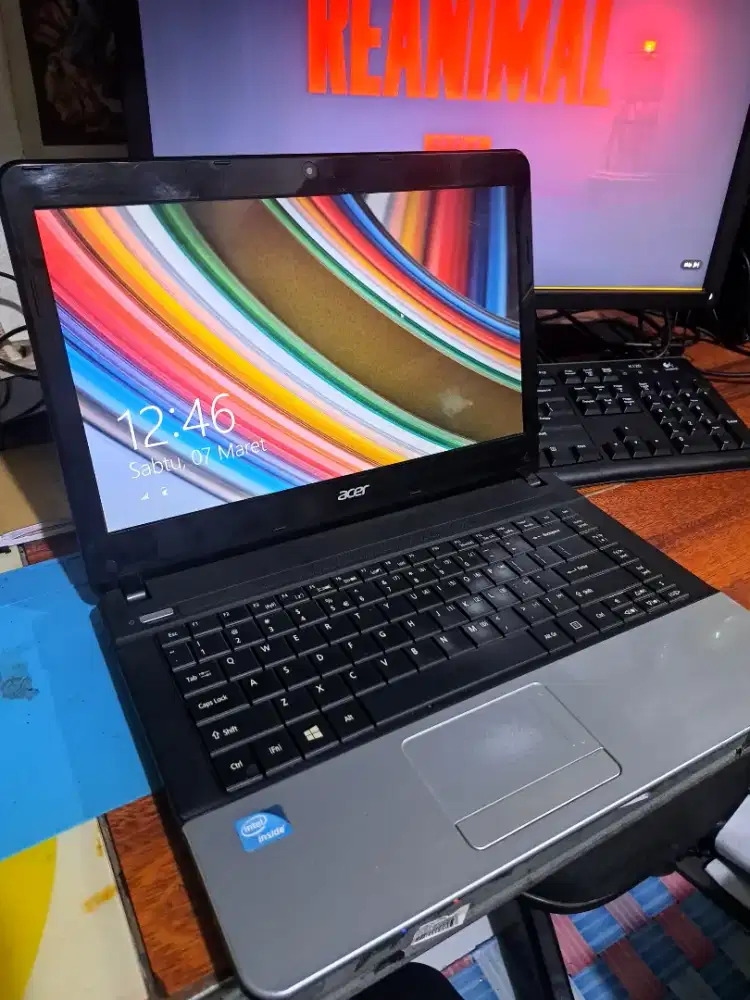 Leptop normal murah. Acer E1