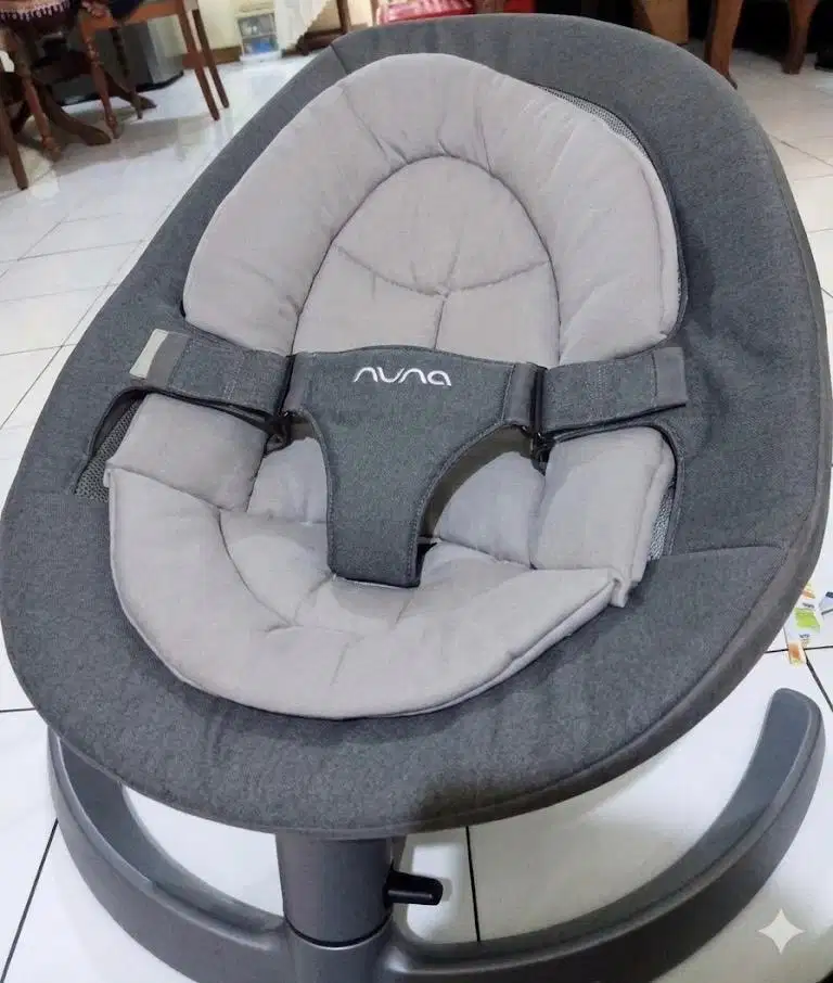 Baby swing nuna