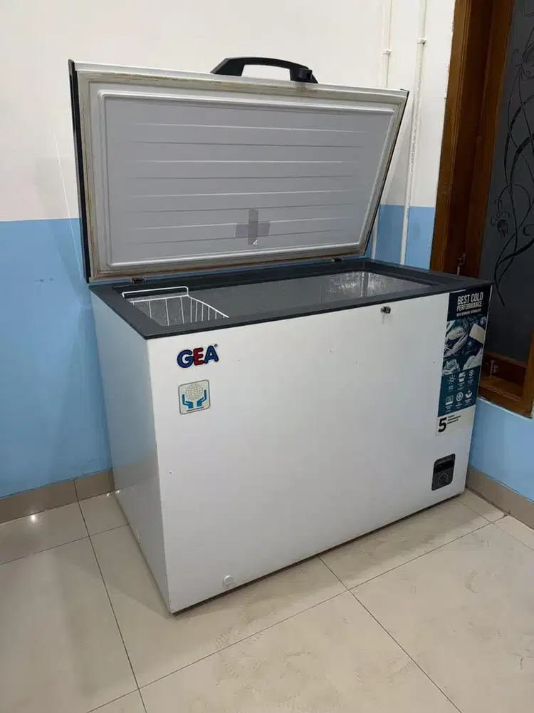 DIJUAL FREEZER GEA