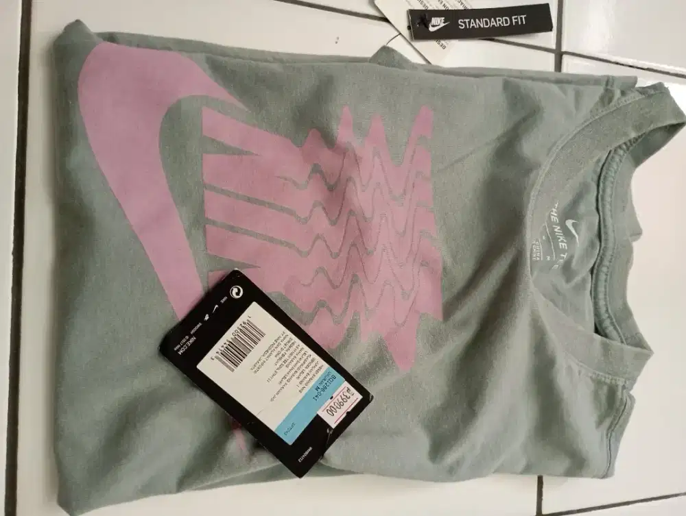 Nike size m,LD:50cm,kondisi baru,jual 150k