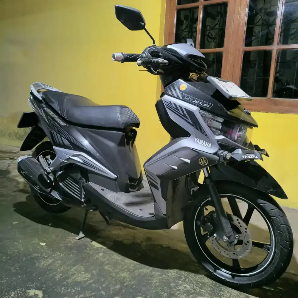 Dijual Motor Yamaha Xeon 125 Hitam Tahun 2014