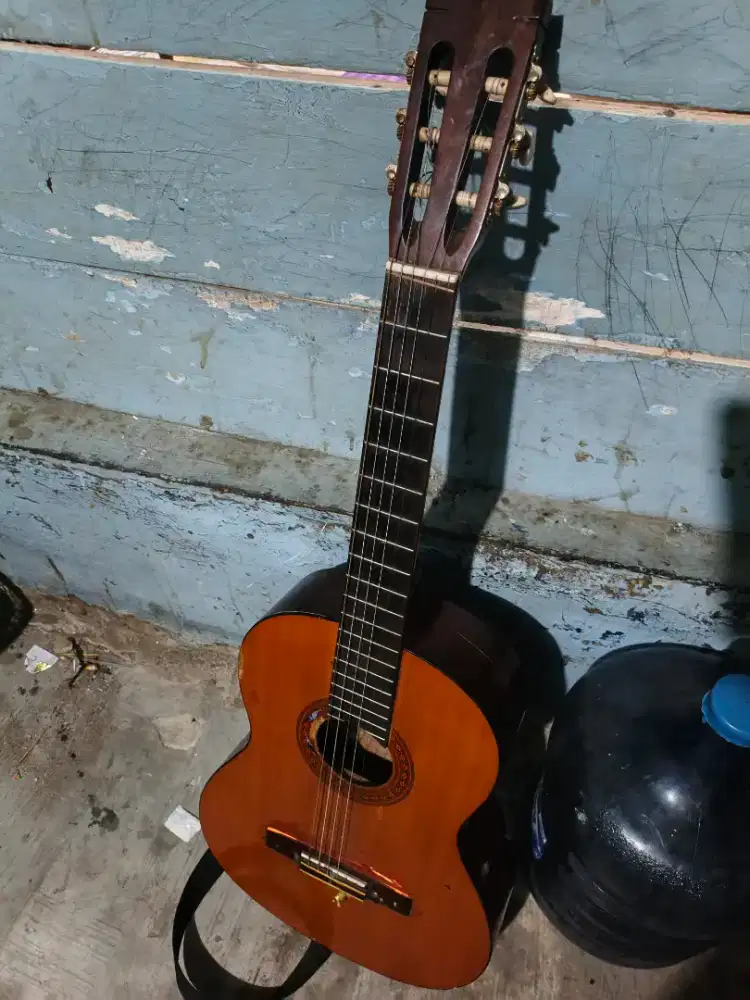 Gitar kapok edisi di gudang aja
