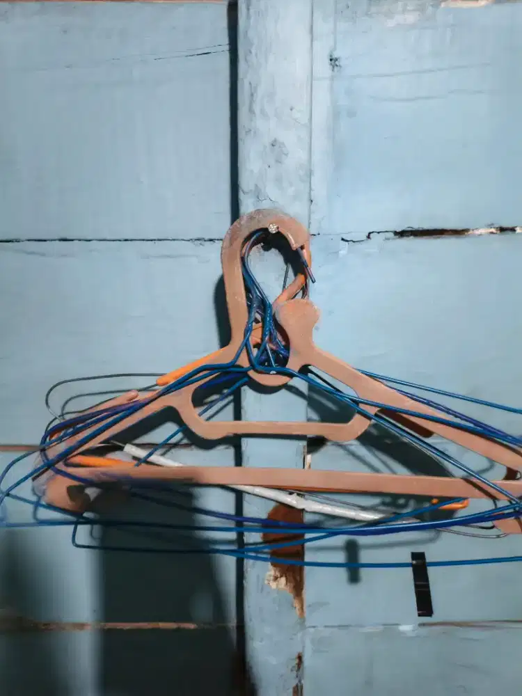 Beberapa biji gantungan baju