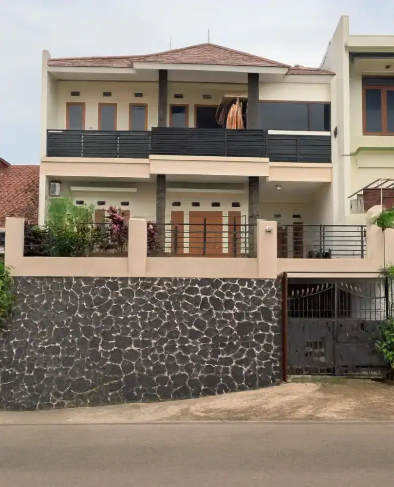Dijual: Rumah di Kompleks Bukit Pajajaran