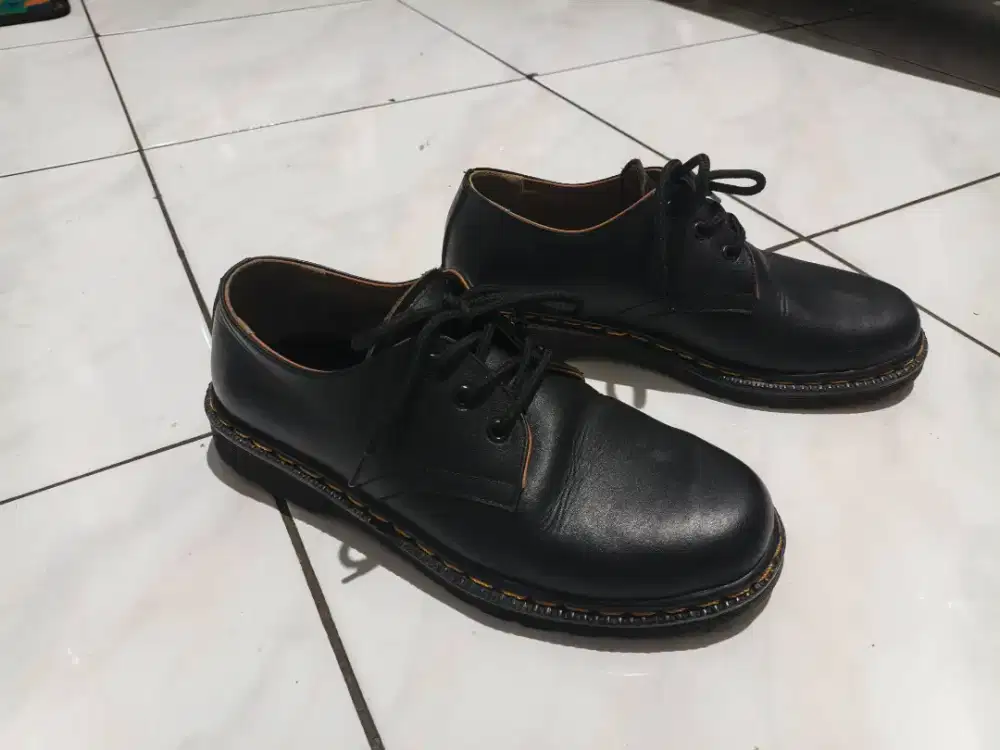 Sepatu docmart dr martens dokmart ( kulit asli )