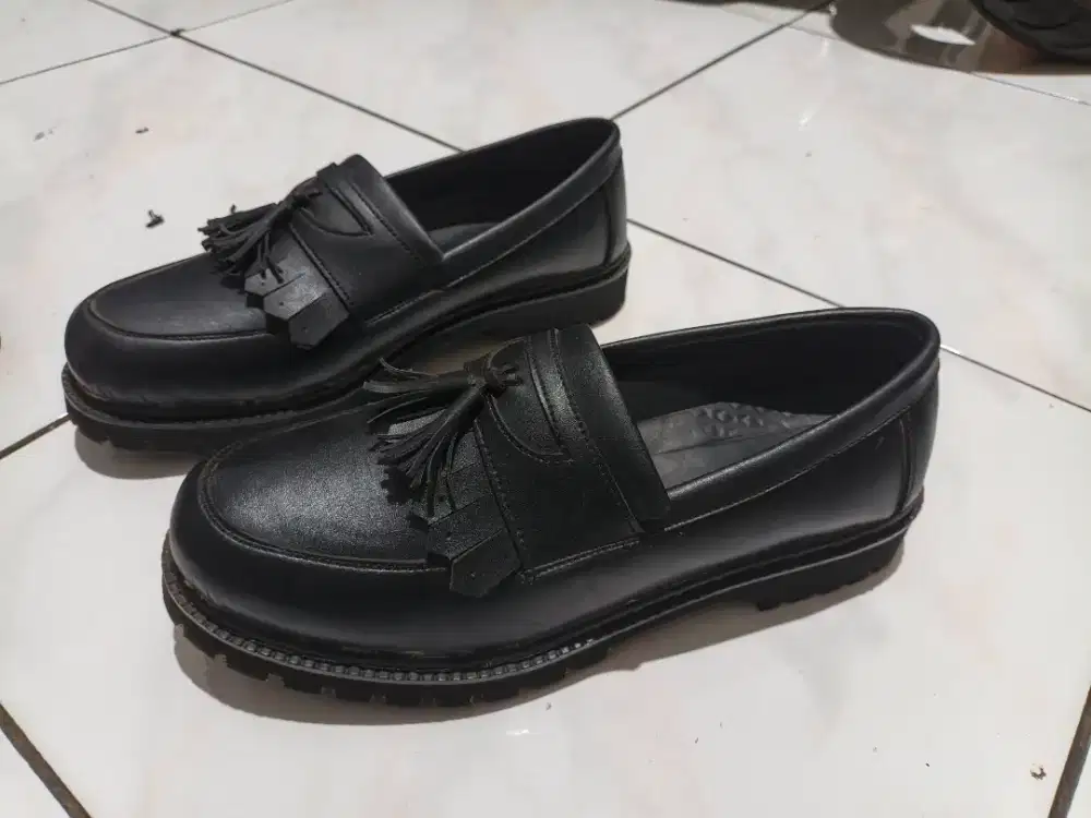 Sepatu loafers / slip on sol docmart dokmar ( kulit sintetis )