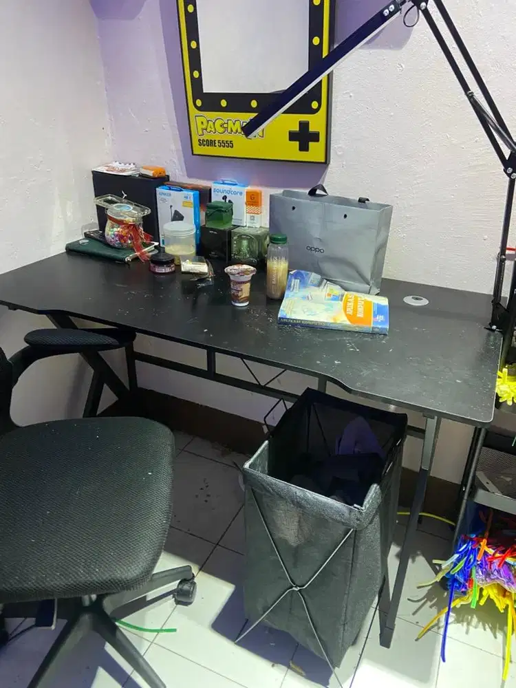 MEJA DAN KURSI BELAJAR LIKE NEW