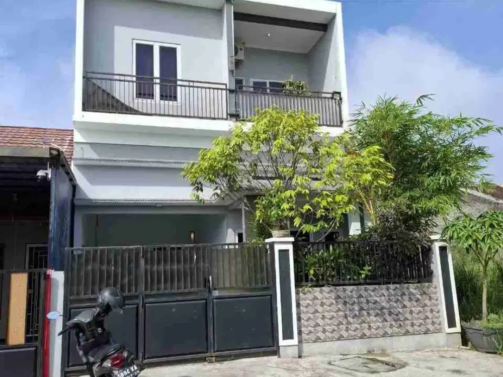 Rumah Bagus 2 lantai dekat superindo dan UMS