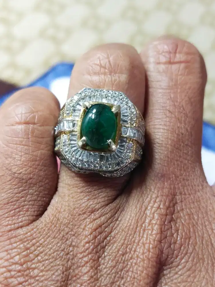 Cincin permata zamrud