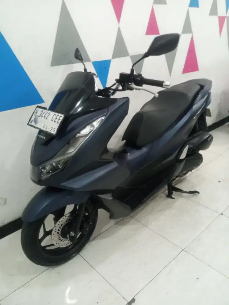Honda PCX 160 2024 biru dob