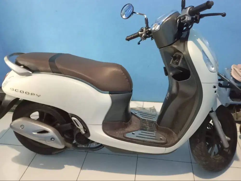 Scoopy prestige 2022 putih km 6666
