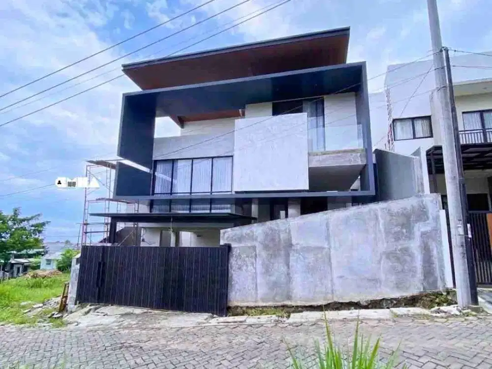 Dijual Vila Baru Siap Pakai FULL FURNISHED PRIVATE POOL Plus ROOFTOP Kota BATU
