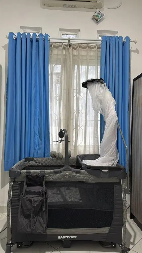 Tempat tidur bayi