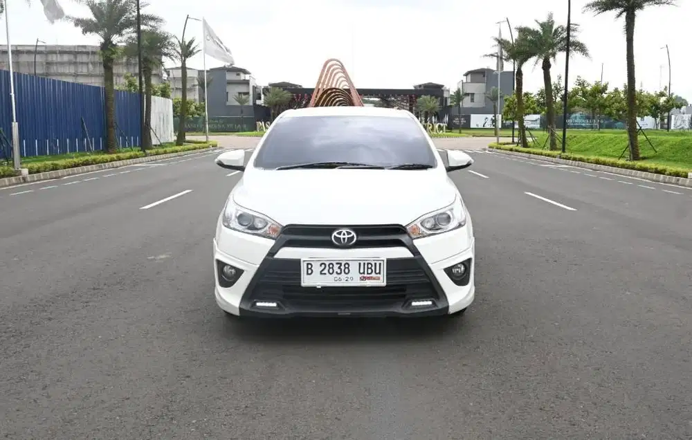 Toyota Yaris TRD 2014 at White (low km)