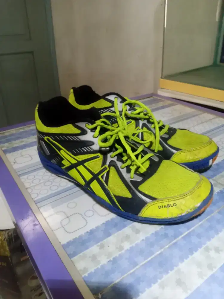 Sepatu tenis meja size 43