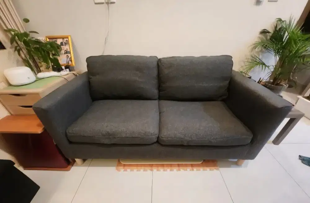IKEA PÄRUP 2-Seater Sofa Dark Grey – Like New, Cover Bisa Dicuci