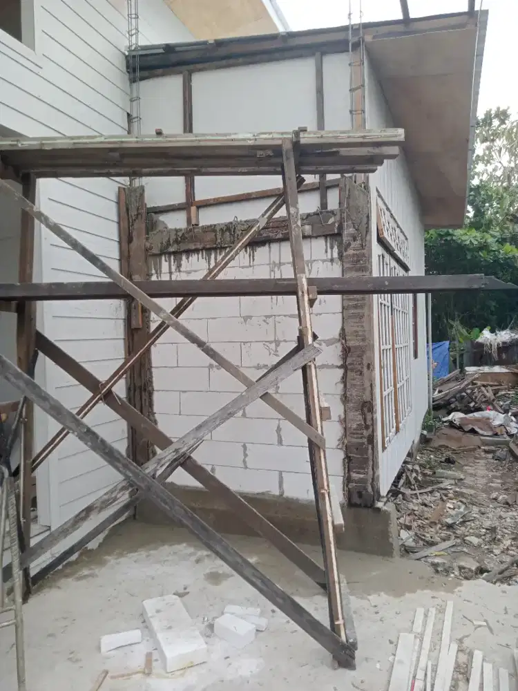 Tukang kayu batu bajaringan cat