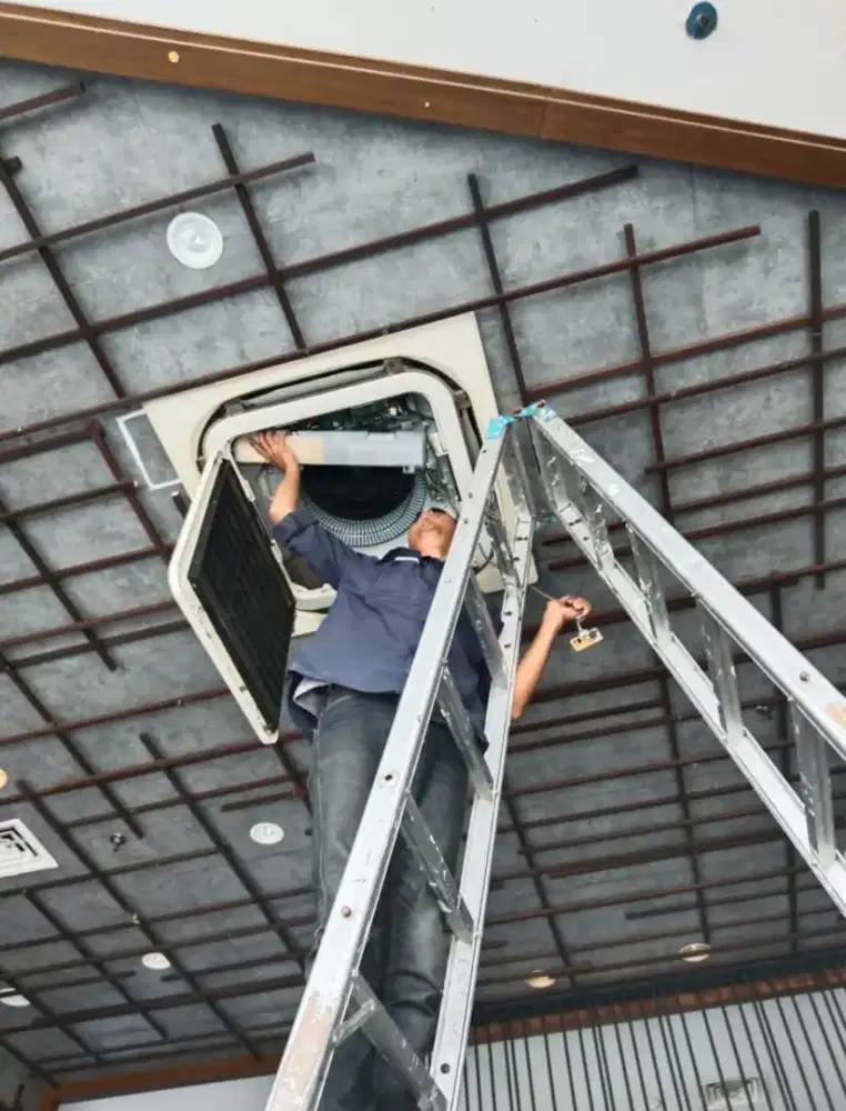 DIBUTUHKAN TEKNISI AC/CHILLER