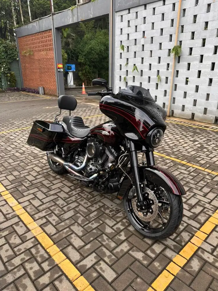 CVO Street Glide MABUA