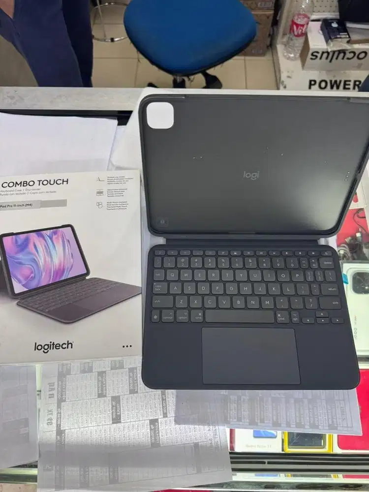 Logitech combo touch keybord ipad pro M4 11 original