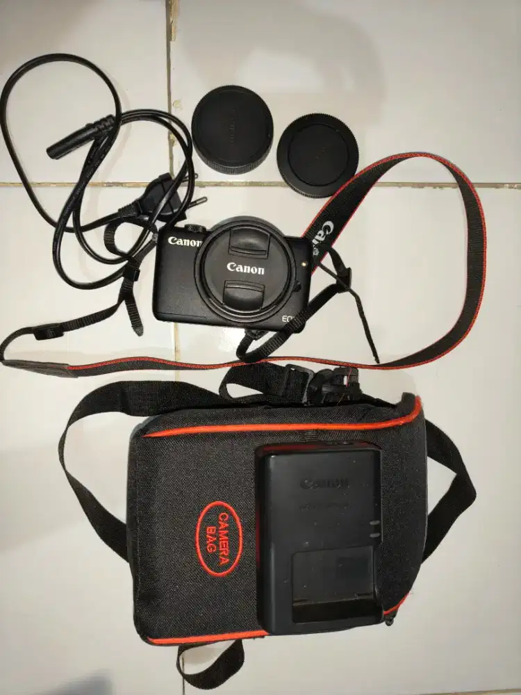 CANON EOS M10 package