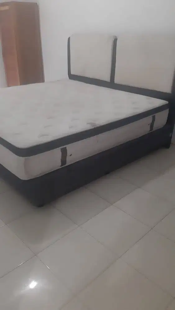 Dijual Segera Tempat Tidur King Size