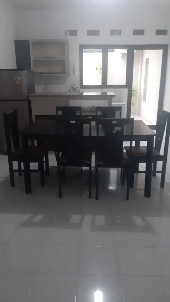 Dijual Segera Meja Makan