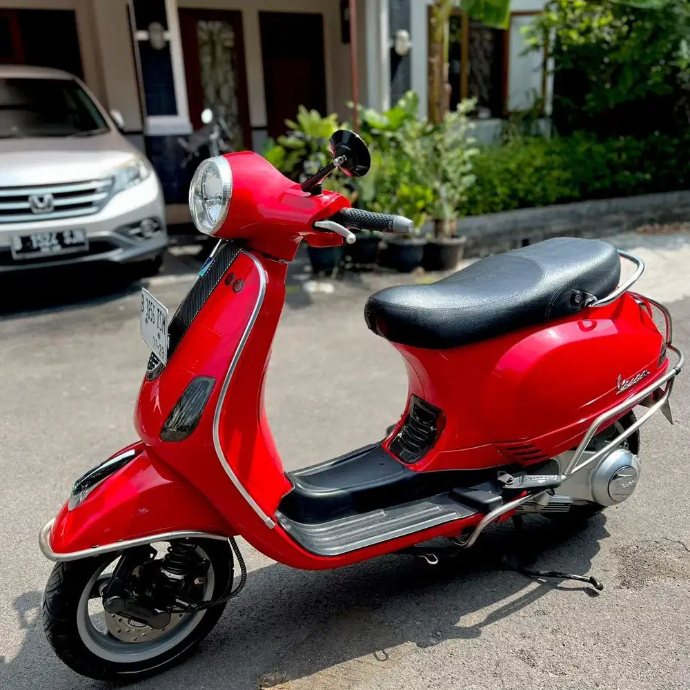 Vespa LX 150 - Rosso Chiaro (Red)