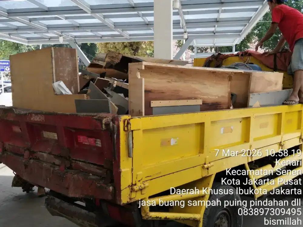Buang puing dan angkut sampah