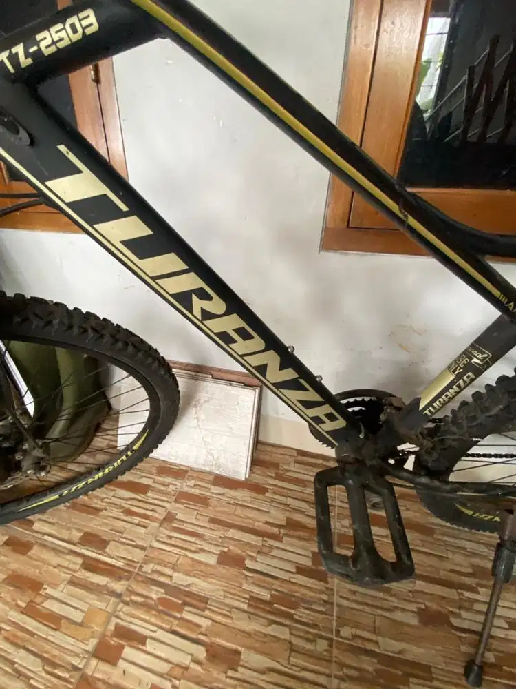 Tanya tanya dulu aja kalo serius