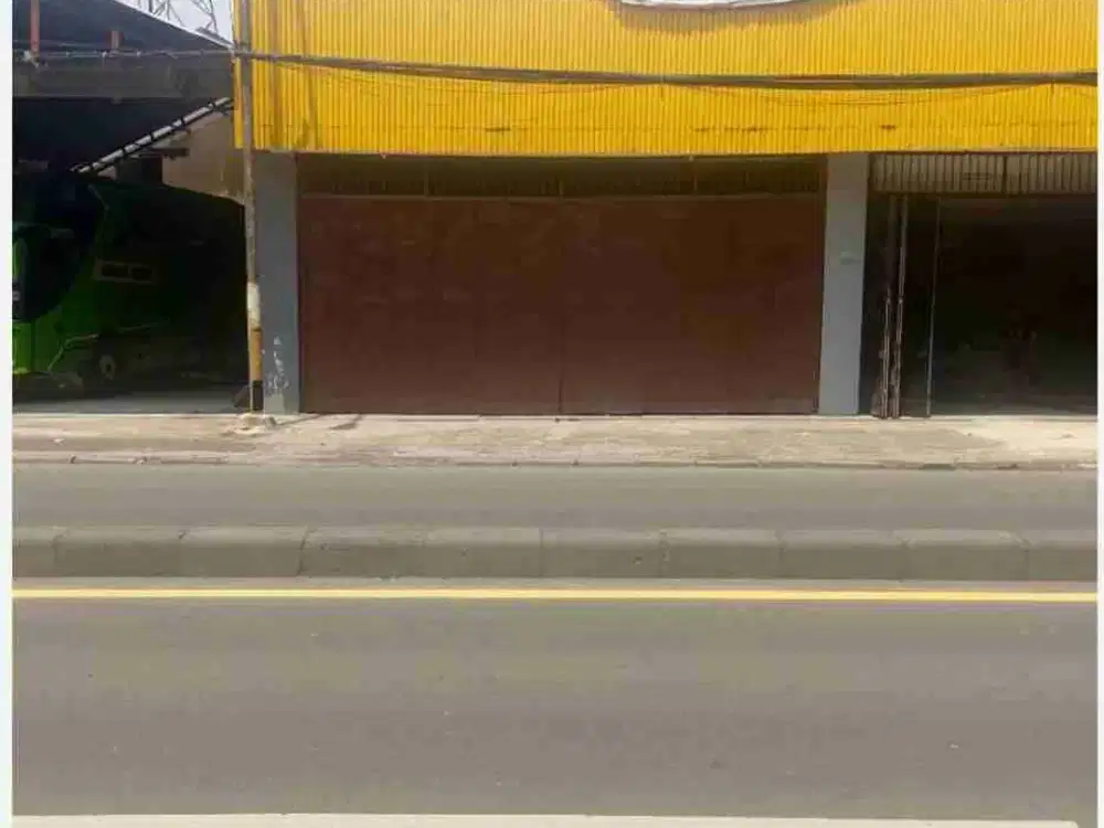 Disewakan Ruko Ex showroom di jalan Raya Bekasi