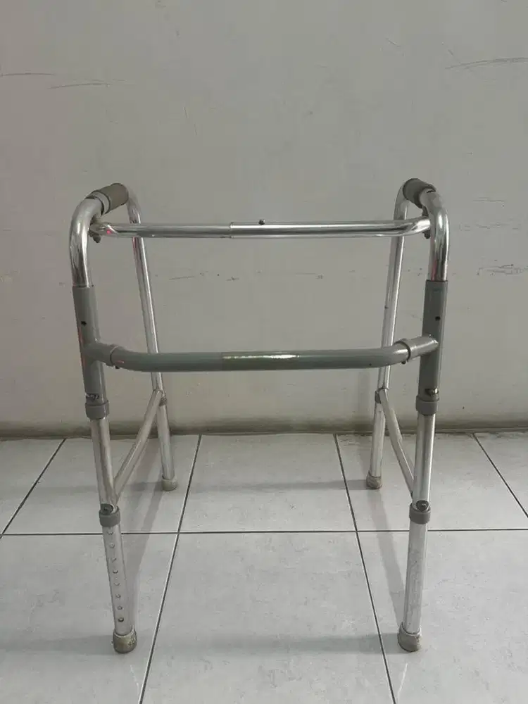 Tongkat / Walker Alat Bantu Jalan Lansia