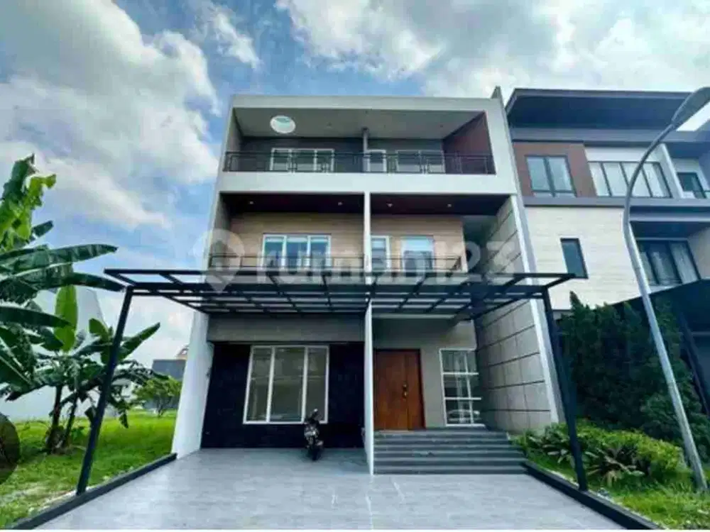 Rumah Mewah Semi Furnshed 3 Lantai Sutera