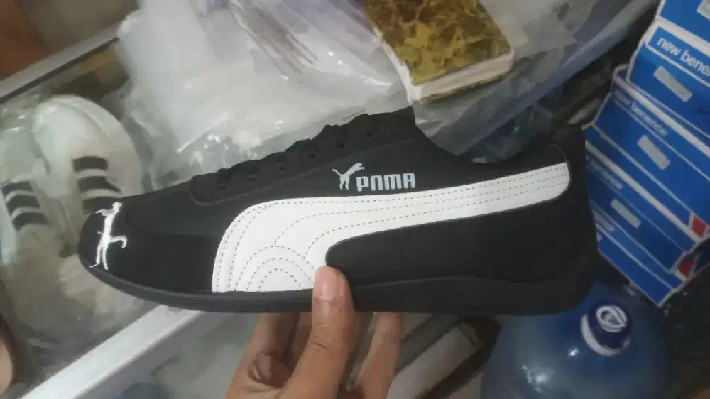 Puma cowok hitam putih