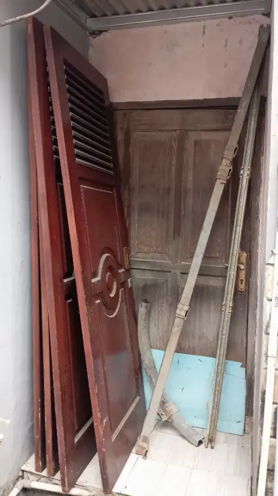 Pintu garasi bekas bekas second