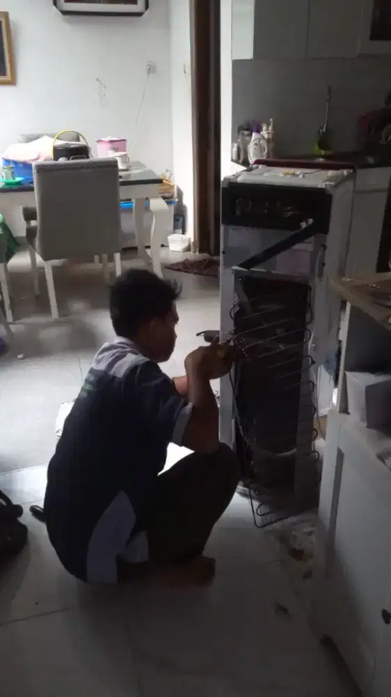 SERVICE AC DISPENSER WATER HEATER KULKAS MESIN CUCI DLL BERGARANSI